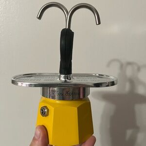 Yellow Mini Bialetti mini express moka maker missing cups